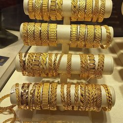 Фотоотчет с весенней выставки Istanbul Jewelry Show 2025: от оборудования до готовых украшений