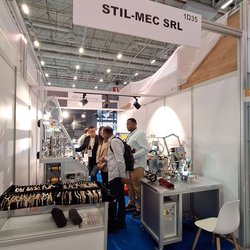 Фотоотчет с весенней выставки Istanbul Jewelry Show 2025: от оборудования до готовых украшений