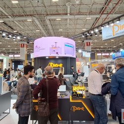 Фотоотчет с весенней выставки Istanbul Jewelry Show 2025: от оборудования до готовых украшений