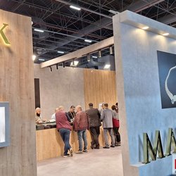 Фотоотчет с весенней выставки Istanbul Jewelry Show 2025: от оборудования до готовых украшений