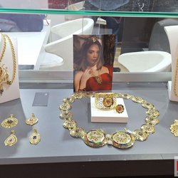 Фотоотчет с весенней выставки Istanbul Jewelry Show 2025: от оборудования до готовых украшений