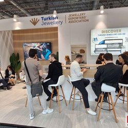 Фотоотчет с весенней выставки Istanbul Jewelry Show 2025: от оборудования до готовых украшений