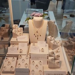 Фотоотчет с осенней выставки Istanbul Jewelry Show 2025: ювелирные изделия и технологии