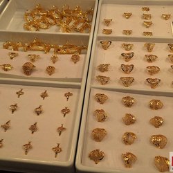 Фотоотчет с весенней выставки Istanbul Jewelry Show 2025: от оборудования до готовых украшений