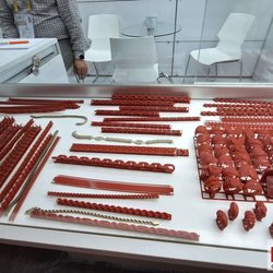 Фотоотчет с весенней выставки Istanbul Jewelry Show 2025: от оборудования до готовых украшений