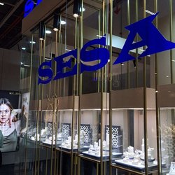 Фотоотчет с весенней выставки Istanbul Jewelry Show 2025: от оборудования до готовых украшений