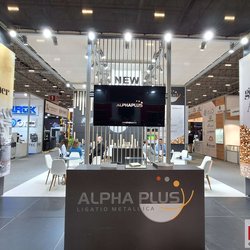 Фотоотчет с весенней выставки Istanbul Jewelry Show 2025: от оборудования до готовых украшений