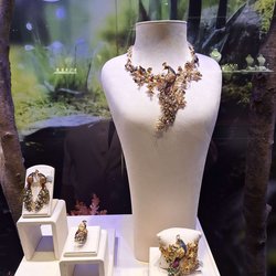 Фотоотчет с осенней выставки Istanbul Jewelry Show 2025: ювелирные изделия и технологии