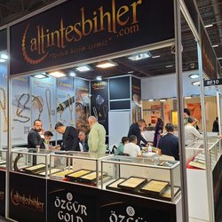 Фотоотчет с осенней выставки Istanbul Jewelry Show 2025: ювелирные изделия и технологии