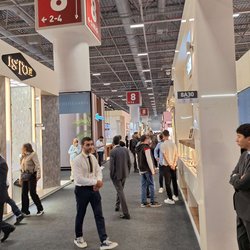 Фотоотчет с осенней выставки Istanbul Jewelry Show 2025: ювелирные изделия и технологии