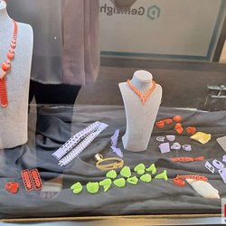 Фотоотчет с весенней выставки Istanbul Jewelry Show 2025: от оборудования до готовых украшений