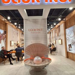 Фотоотчет с весенней выставки Istanbul Jewelry Show 2025: от оборудования до готовых украшений