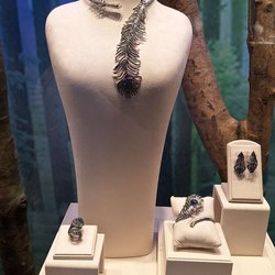 Фотоотчет с весенней выставки Istanbul Jewelry Show 2025: от оборудования до готовых украшений