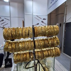 Фотоотчет с весенней выставки Istanbul Jewelry Show 2025: от оборудования до готовых украшений