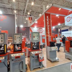 Фотоотчет с весенней выставки Istanbul Jewelry Show 2025: от оборудования до готовых украшений