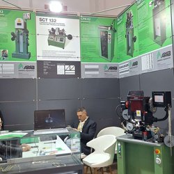 Фотоотчет с весенней выставки Istanbul Jewelry Show 2025: от оборудования до готовых украшений