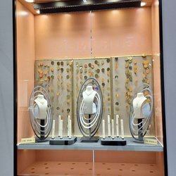 Фотоотчет с весенней выставки Istanbul Jewelry Show 2025: от оборудования до готовых украшений