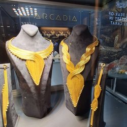 Фотоотчет с весенней выставки Istanbul Jewelry Show 2025: от оборудования до готовых украшений