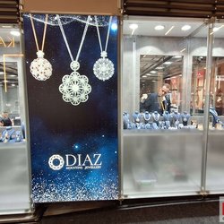 Фотоотчет с весенней выставки Istanbul Jewelry Show 2025: от оборудования до готовых украшений