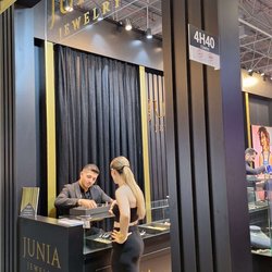 Фотоотчет с весенней выставки Istanbul Jewelry Show 2025: от оборудования до готовых украшений