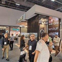 Фотоотчет с осенней выставки Istanbul Jewelry Show 2025: ювелирные изделия и технологии
