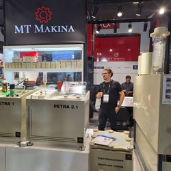 Фотоотчет с осенней выставки Istanbul Jewelry Show 2025: ювелирные изделия и технологии