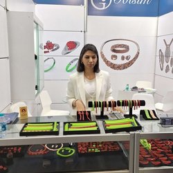 Фотоотчет с весенней выставки Istanbul Jewelry Show 2025: от оборудования до готовых украшений