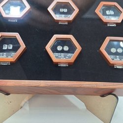 Фотоотчет с весенней выставки Istanbul Jewelry Show 2025: от оборудования до готовых украшений