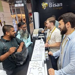 Фотоотчет с осенней выставки Istanbul Jewelry Show 2025: ювелирные изделия и технологии
