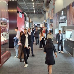 Фотоотчет с осенней выставки Istanbul Jewelry Show 2025: ювелирные изделия и технологии