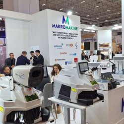 Фотоотчет с весенней выставки Istanbul Jewelry Show 2025: от оборудования до готовых украшений