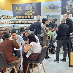 Фотоотчет с осенней выставки Istanbul Jewelry Show 2025: ювелирные изделия и технологии