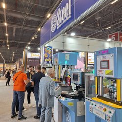 Фотоотчет с осенней выставки Istanbul Jewelry Show 2025: ювелирные изделия и технологии