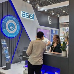 Фотоотчет с весенней выставки Istanbul Jewelry Show 2025: от оборудования до готовых украшений