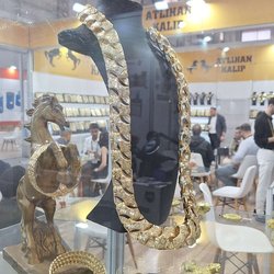 Фотоотчет с весенней выставки Istanbul Jewelry Show 2025: от оборудования до готовых украшений