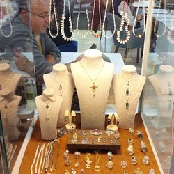 Фотоотчет с осенней выставки Istanbul Jewelry Show 2025: ювелирные изделия и технологии