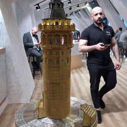 Фотоотчет с весенней выставки Istanbul Jewelry Show 2025: от оборудования до готовых украшений
