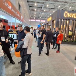 Фотоотчет с весенней выставки Istanbul Jewelry Show 2025: от оборудования до готовых украшений