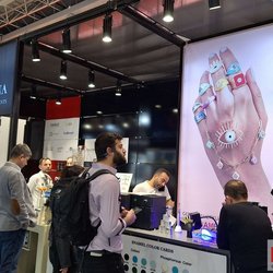 Фотоотчет с весенней выставки Istanbul Jewelry Show 2025: от оборудования до готовых украшений