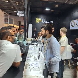 Фотоотчет с осенней выставки Istanbul Jewelry Show 2025: ювелирные изделия и технологии