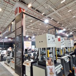 Фотоотчет с весенней выставки Istanbul Jewelry Show 2025: от оборудования до готовых украшений