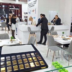 Фотоотчет с весенней выставки Istanbul Jewelry Show 2025: от оборудования до готовых украшений