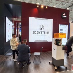 Фотоотчет с весенней выставки Istanbul Jewelry Show 2025: от оборудования до готовых украшений
