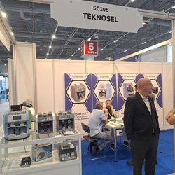 Фотоотчет с осенней выставки Istanbul Jewelry Show 2025: ювелирные изделия и технологии
