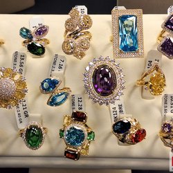 Фотоотчет с весенней выставки Istanbul Jewelry Show 2025: от оборудования до готовых украшений