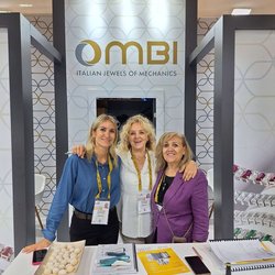 Фотоотчет с осенней выставки Istanbul Jewelry Show 2025: ювелирные изделия и технологии