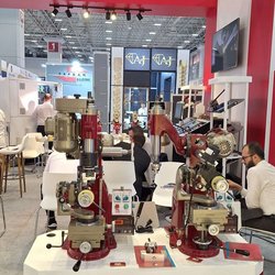 Фотоотчет с весенней выставки Istanbul Jewelry Show 2025: от оборудования до готовых украшений