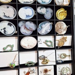 Фотоотчет с весенней выставки Istanbul Jewelry Show 2025: от оборудования до готовых украшений
