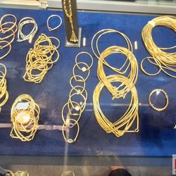 Фотоотчет с весенней выставки Istanbul Jewelry Show 2025: от оборудования до готовых украшений