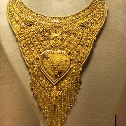 Фотоотчет с весенней выставки Istanbul Jewelry Show 2025: от оборудования до готовых украшений